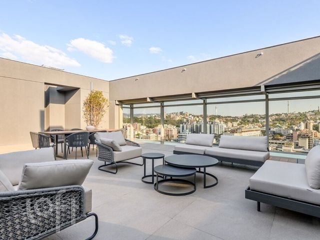 Apartamento com 97m², 2 dormitórios, 1 suíte, 2 vagas, Menino Deus em Porto Alegre