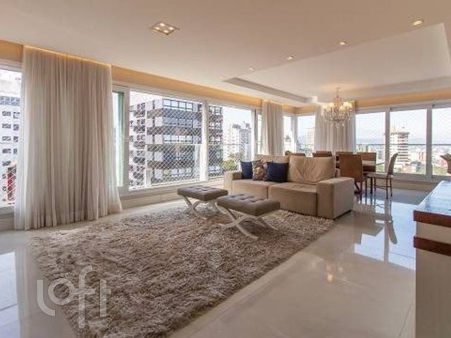 Apartamento com 170m², 3 dormitórios, 3 suítes, 3 vagas, Petrópolis em Porto Alegre