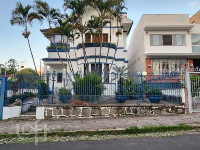 Casa com 486m², 4 dormitórios, 2 suítes, 3 vagas, São João em Porto Alegre