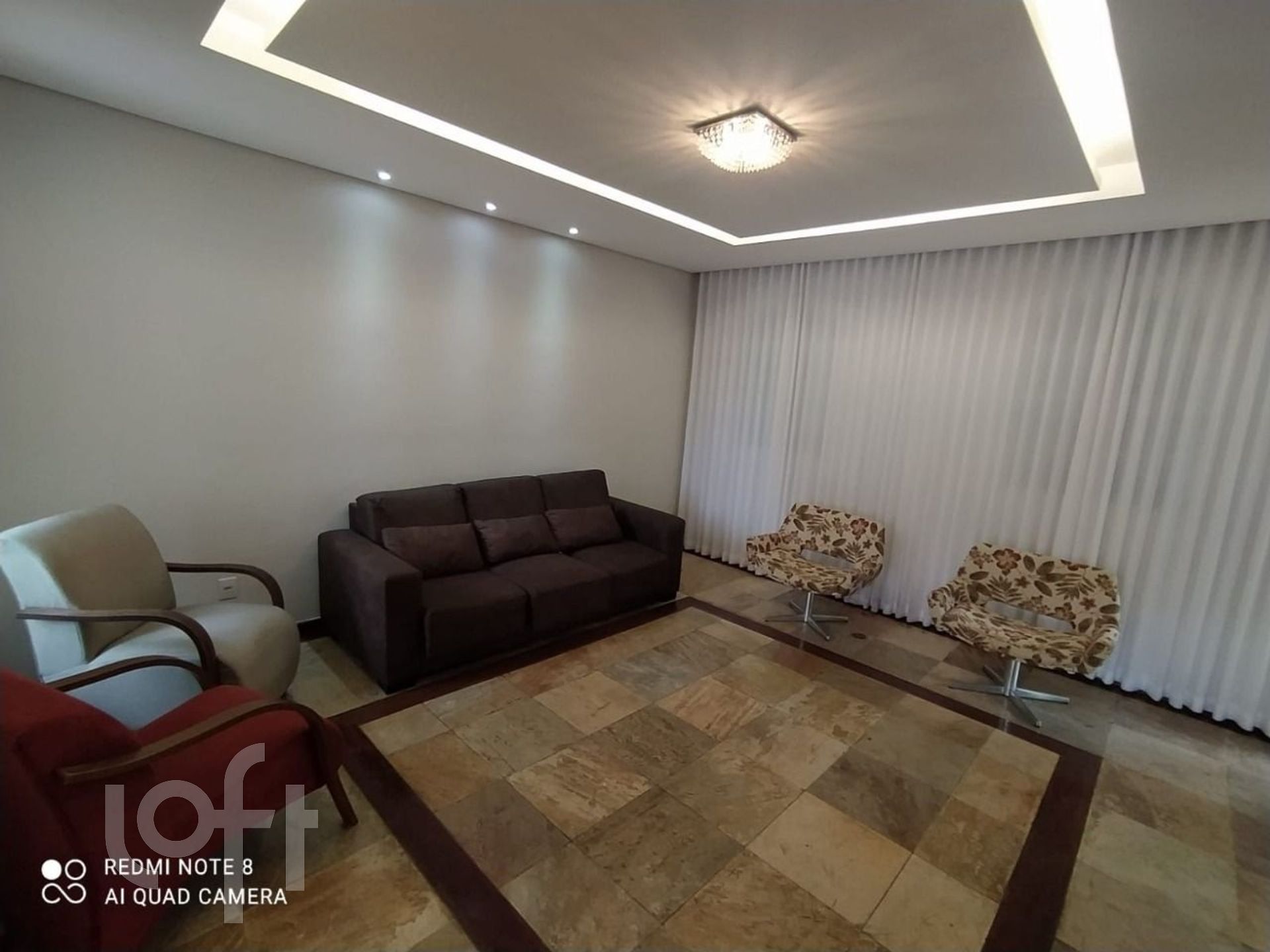 Casa à venda com 4 quartos, 275m² - Foto 1