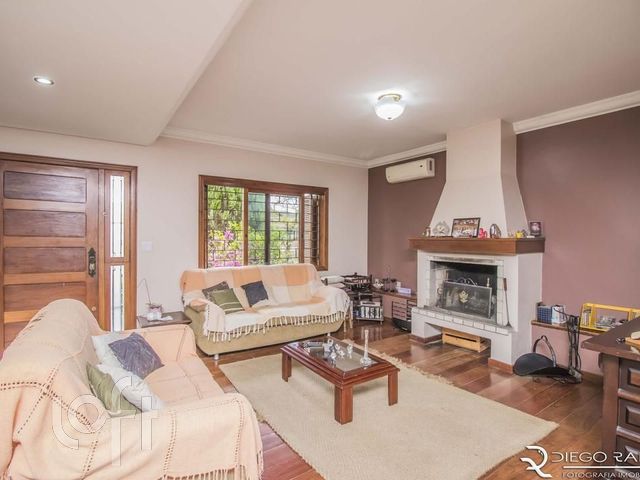 Casa com 340m², 4 dormitórios, 1 suíte, 6 vagas, Vila Ipiranga em Porto Alegre