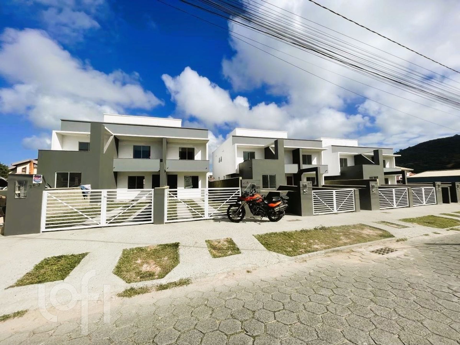 Casa Residencial com 111m², 3 quartos, 2 suítes, 2 garagens, no bairro São João do Rio Vermelho em Florianópolis