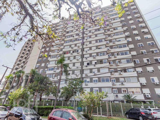 Apartamento com 72m², 3 dormitórios, 1 suíte, 2 vagas, São João em Porto Alegre