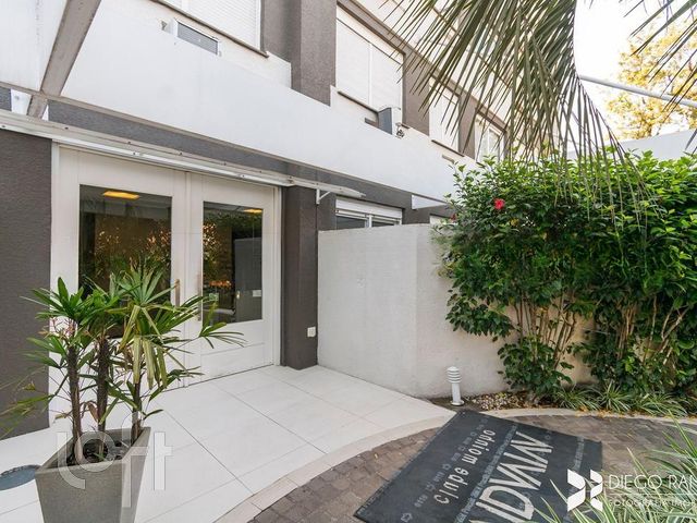 Apartamento com 72m², 3 dormitórios, 1 suíte, 2 vagas, São João em Porto Alegre