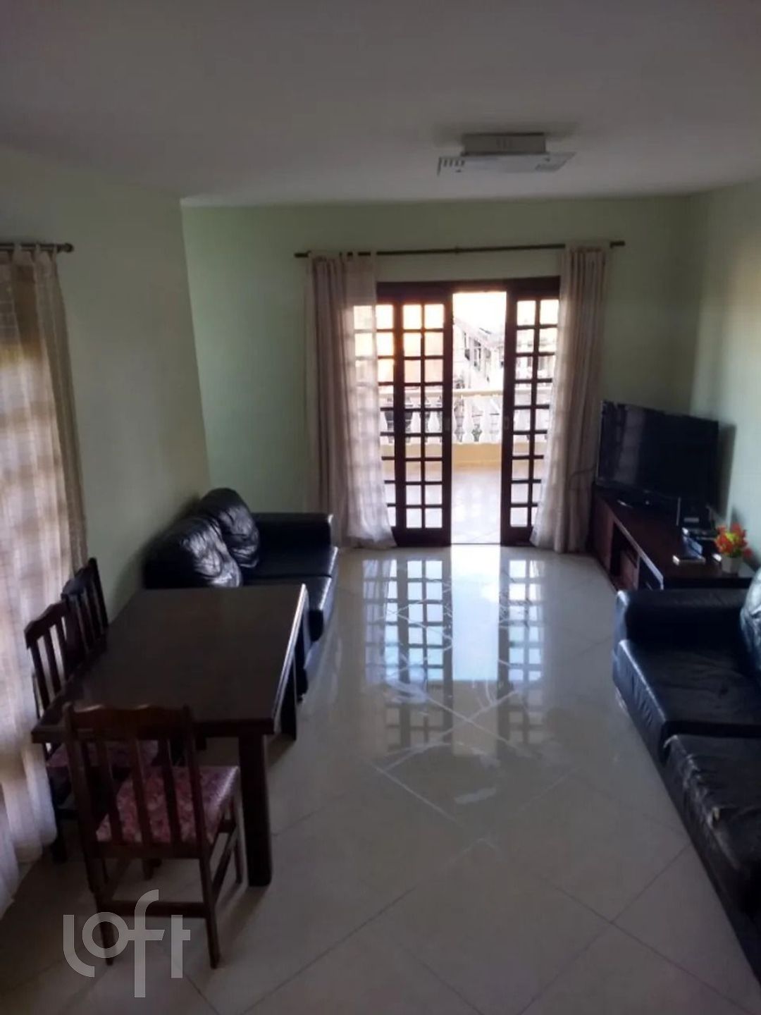 Casa à venda em Taboão com 254 m², 3 quartos, 1 su