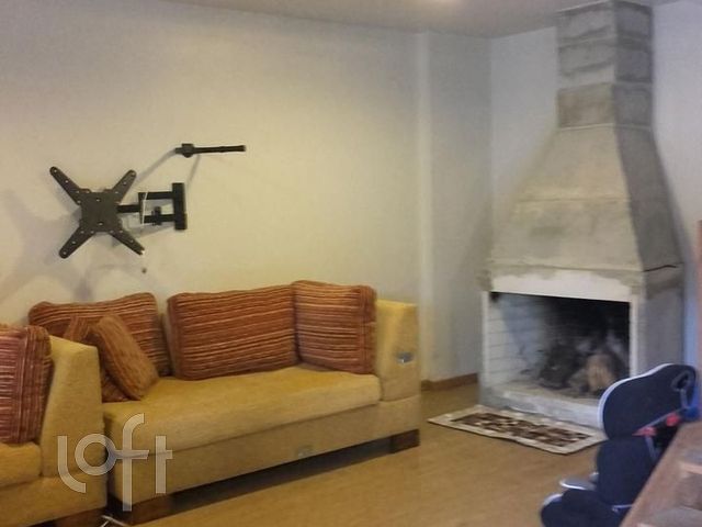 Casa com 115m², 4 dormitórios, 1 suíte, 2 vagas, Vila Ipiranga em Porto Alegre