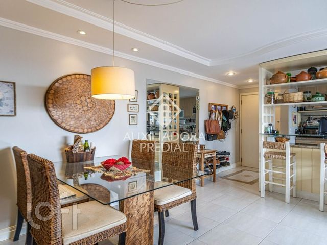 Apartamento com 83m², 3 dormitórios, 1 suíte, 2 vagas, Santana em Porto Alegre