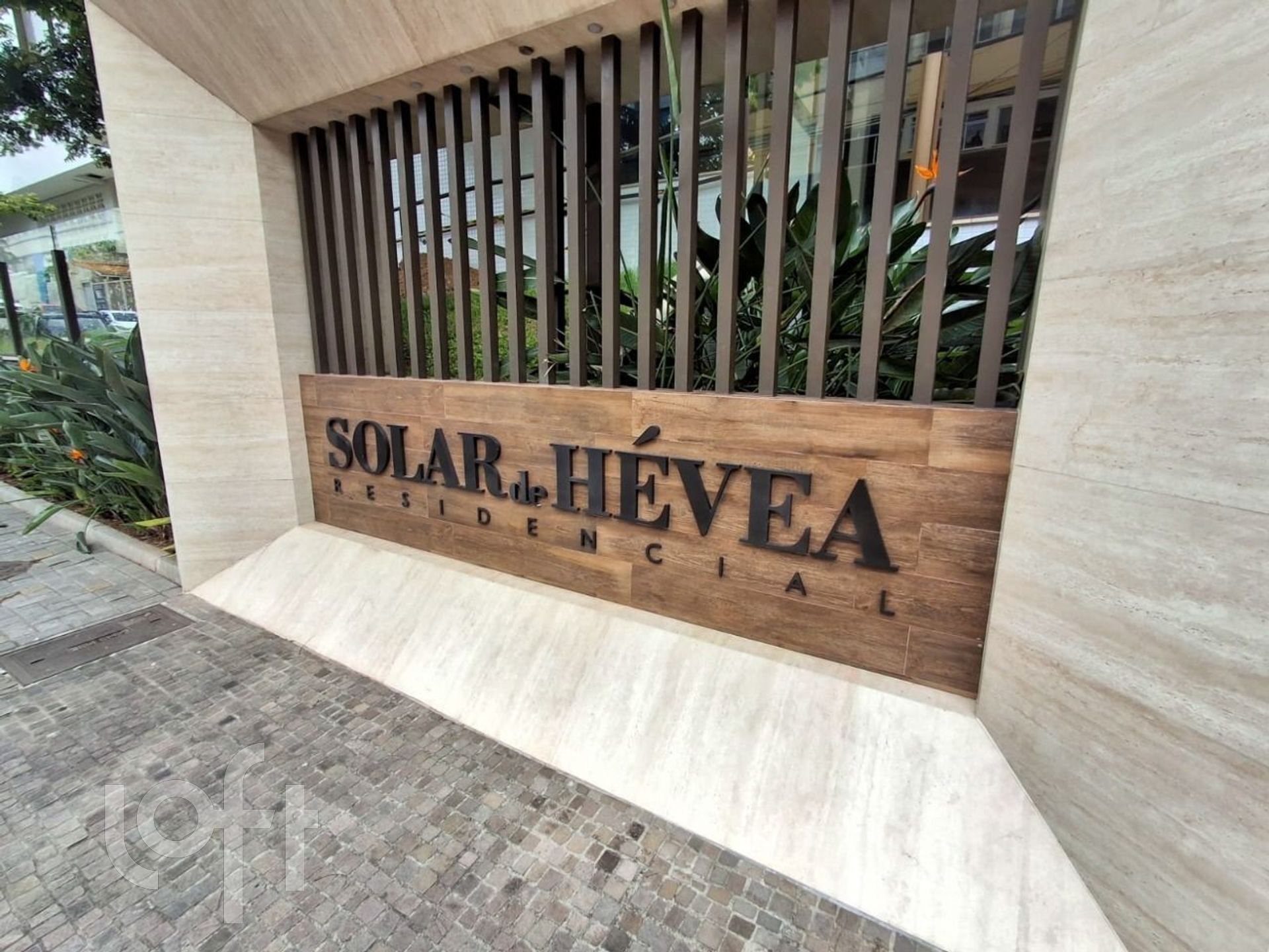 Apartamento à venda em Coloninha com 105 m², 2 quartos, 1 suíte, 2 vagas