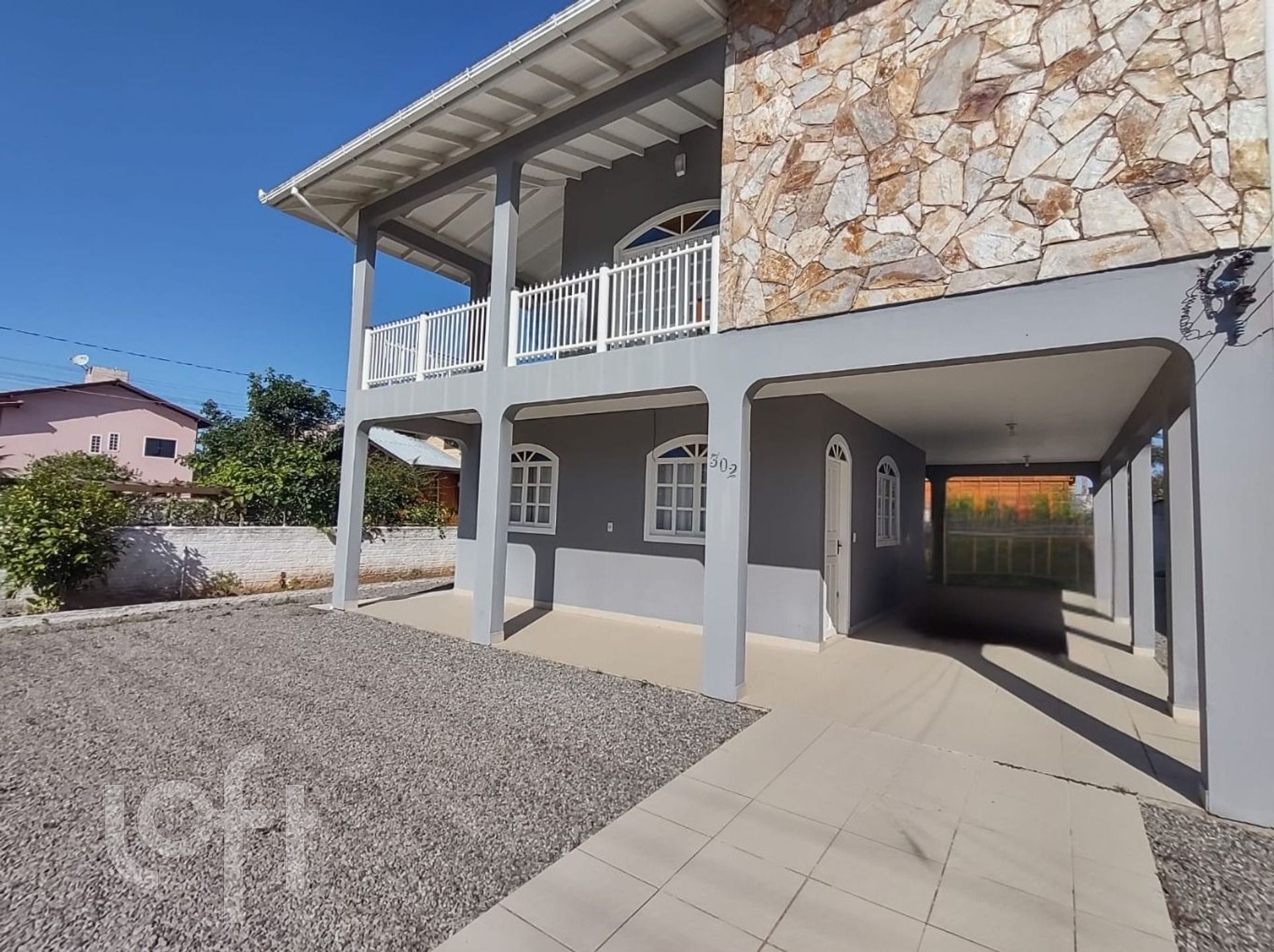 Casa à venda em Pinheira com 180 m², 5 quartos, 2 vagas