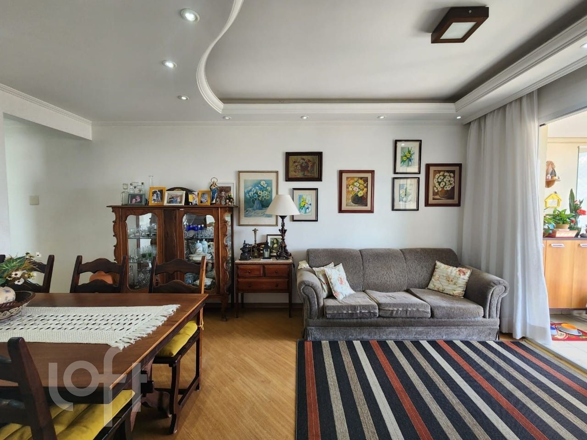 Apartamento à venda com 3 quartos, 75m² - Foto 2