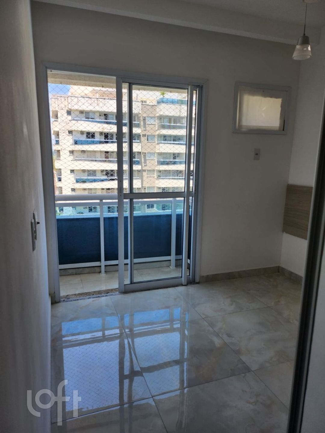 Apartamento à venda com 2 quartos, 70m² - Foto 2