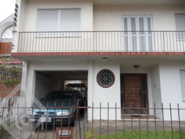 Casa com 275m², 4 dormitórios, 1 suíte, 6 vagas, Chácara das Pedras em Porto Alegre