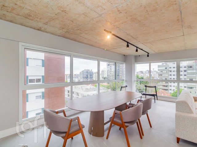 Apartamento com 129m², 3 dormitórios, 1 suíte, 2 vagas, Petrópolis em Porto Alegre