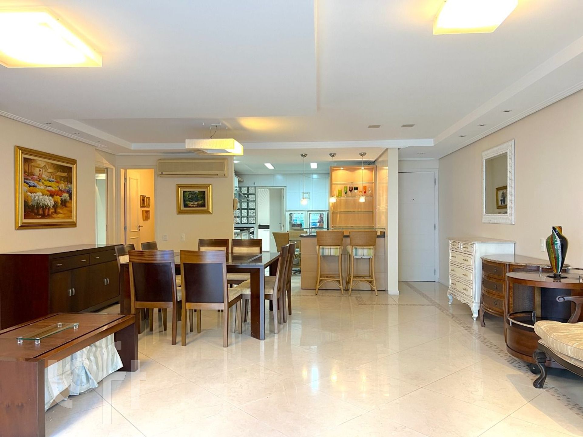Apartamento à venda em Agronômica com 143 m², 3 quartos, 3 suítes, 1 vaga