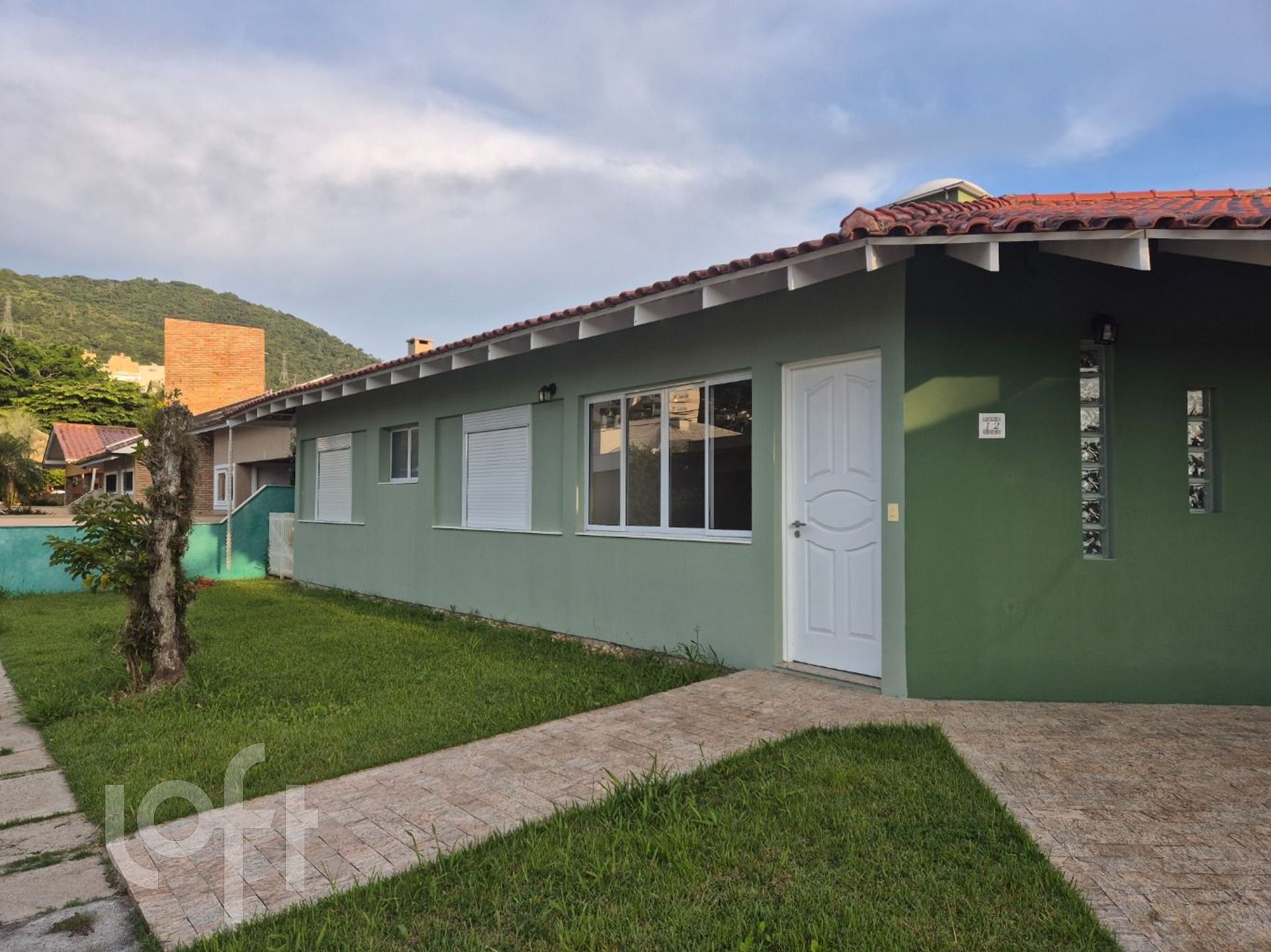 Casa Residencial com 166m², 4 quartos, 1 suíte, 2 garagens, no bairro Itacorubi em Florianópolis