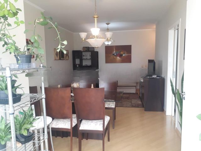 Apartamento com 67m², 2 dormitórios, 2 vagas, Floresta em Porto Alegre