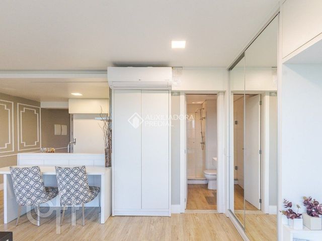Apartamento com 41m², 1 dormitório, 1 vaga, Praia de Belas em Porto Alegre
