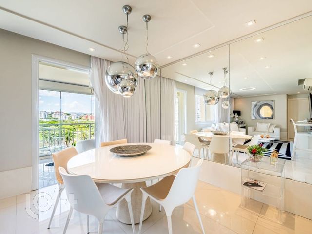 Apartamento com 92m², 2 dormitórios, 1 suíte, 2 vagas, Jardim Europa em Porto Alegre