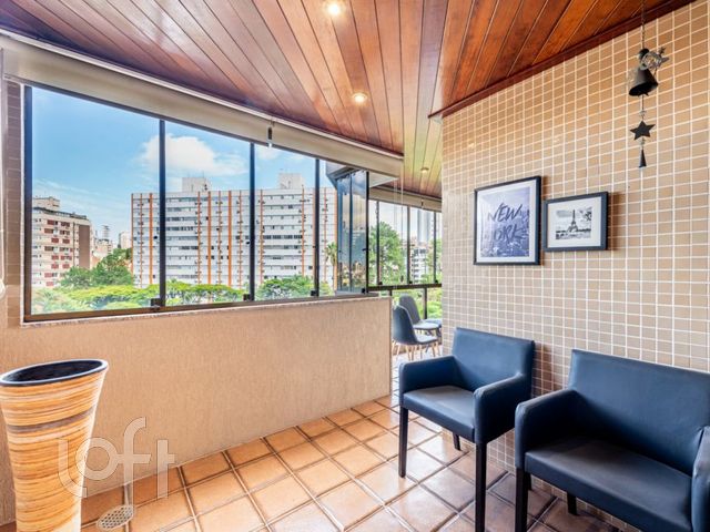 Apartamento com 153m², 2 dormitórios, 1 suíte, 2 vagas, Petrópolis em Porto Alegre