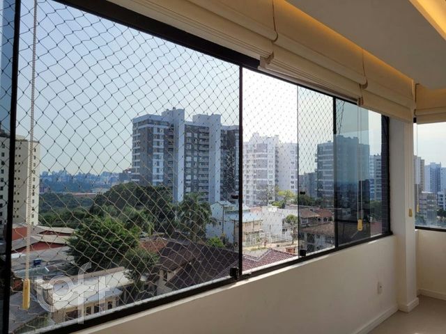 Apartamento com 96m², 3 dormitórios, 1 suíte, 4 vagas, Vila Ipiranga em Porto Alegre