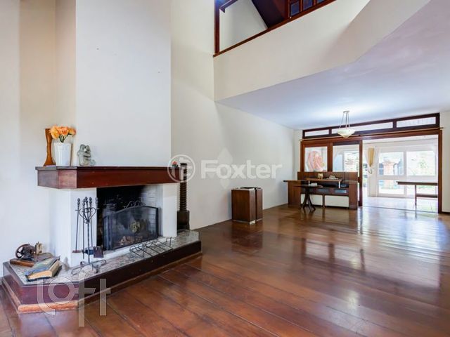 Casa em Condomínio com 330m², 4 dormitórios, 2 suítes, 4 vagas, Jardim Botânico em Porto Alegre