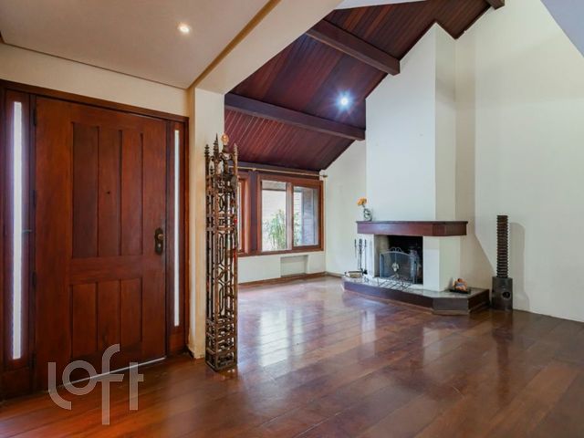 Casa em Condomínio com 330m², 4 dormitórios, 2 suítes, 4 vagas, Jardim Botânico em Porto Alegre