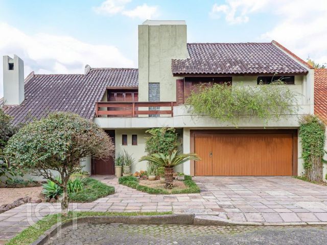 Casa em Condomínio com 330m², 4 dormitórios, 2 suítes, 4 vagas, Jardim Botânico em Porto Alegre