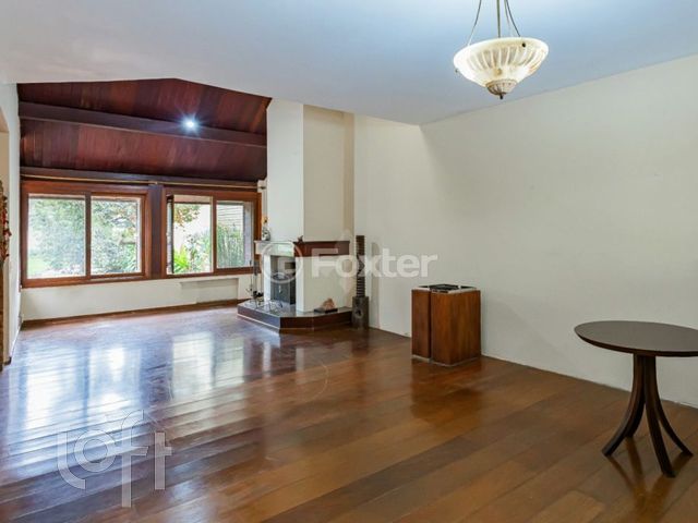 Casa em Condomínio com 330m², 4 dormitórios, 2 suítes, 4 vagas, Jardim Botânico em Porto Alegre