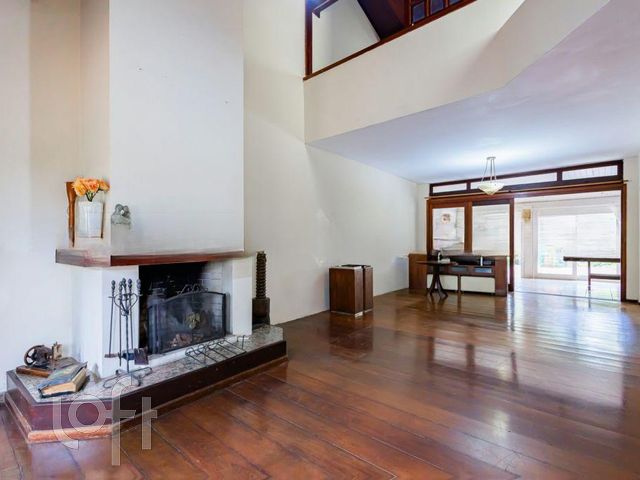 Casa em Condomínio com 330m², 4 dormitórios, 2 suítes, 4 vagas, Jardim Botânico em Porto Alegre