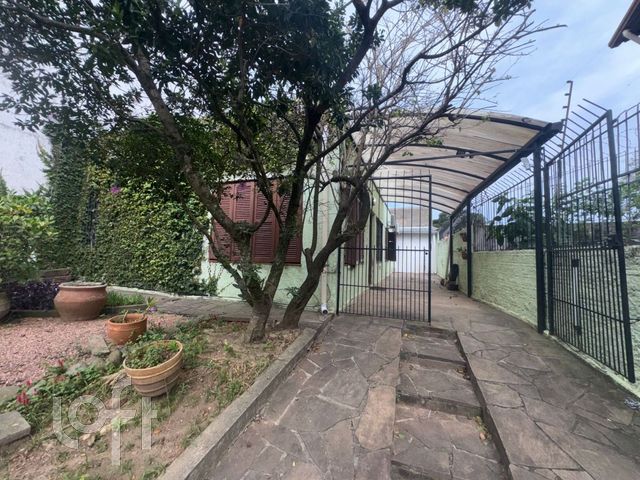 Casa com 139m², 2 dormitórios, 3 vagas, Chácara das Pedras em Porto Alegre