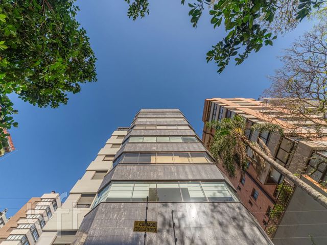 Apartamento com 170m², 3 dormitórios, 1 suíte, 2 vagas, Petrópolis em Porto Alegre