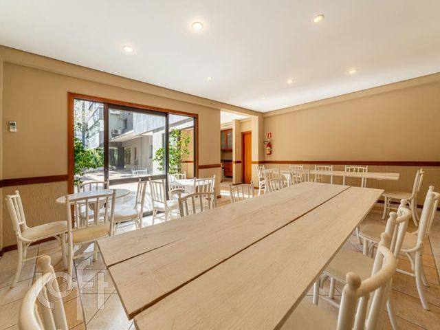 Apartamento com 170m², 3 dormitórios, 1 suíte, 2 vagas, Petrópolis em Porto Alegre