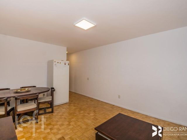 Apartamento com 80m², 2 dormitórios, 2 vagas, Independência em Porto Alegre