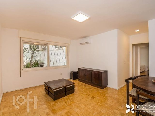 Apartamento com 80m², 2 dormitórios, 2 vagas, Independência em Porto Alegre