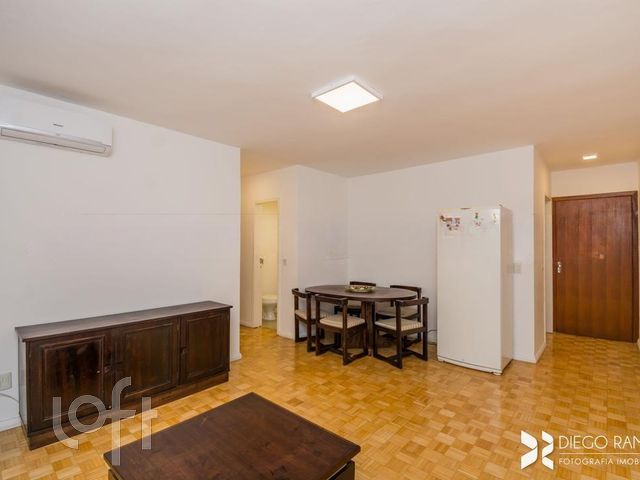Apartamento com 80m², 2 dormitórios, 2 vagas, Independência em Porto Alegre