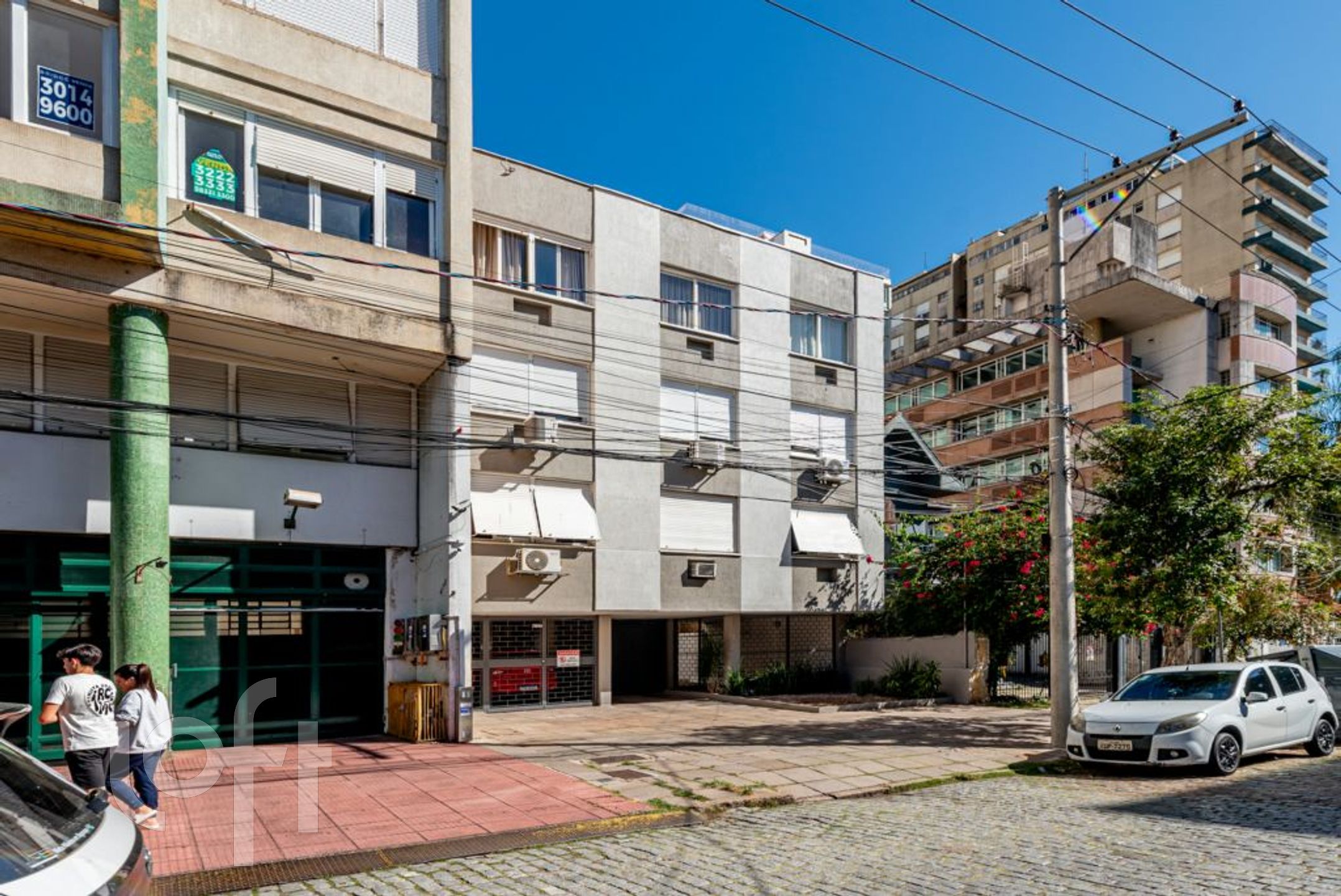 Apartamento com 80m², 2 dormitórios, 2 vagas, Independência em Porto Alegre
