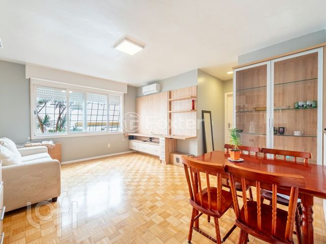 Apartamento com 80m², 2 dormitórios, 2 vagas, Independência em Porto Alegre