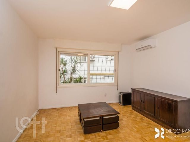 Apartamento com 80m², 2 dormitórios, 2 vagas, Independência em Porto Alegre