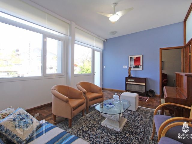 Casa com 380m², 3 dormitórios, 1 suíte, 4 vagas, Três Figueiras em Porto Alegre