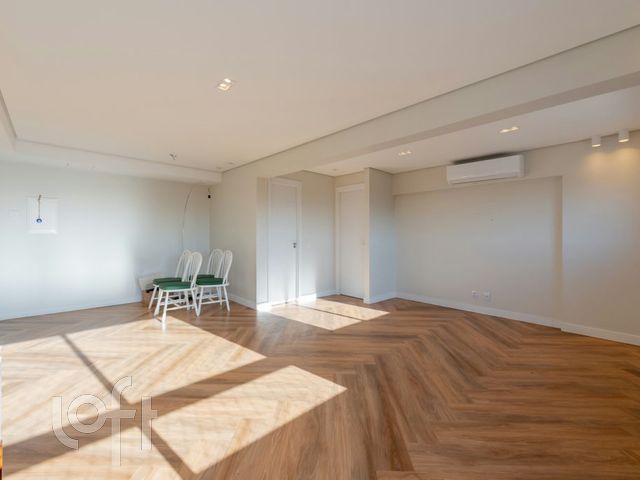 Apartamento com 82m², 3 dormitórios, 1 suíte, 2 vagas, Vila Ipiranga em Porto Alegre