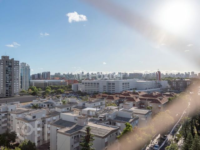 Apartamento com 82m², 3 dormitórios, 1 suíte, 2 vagas, Vila Ipiranga em Porto Alegre