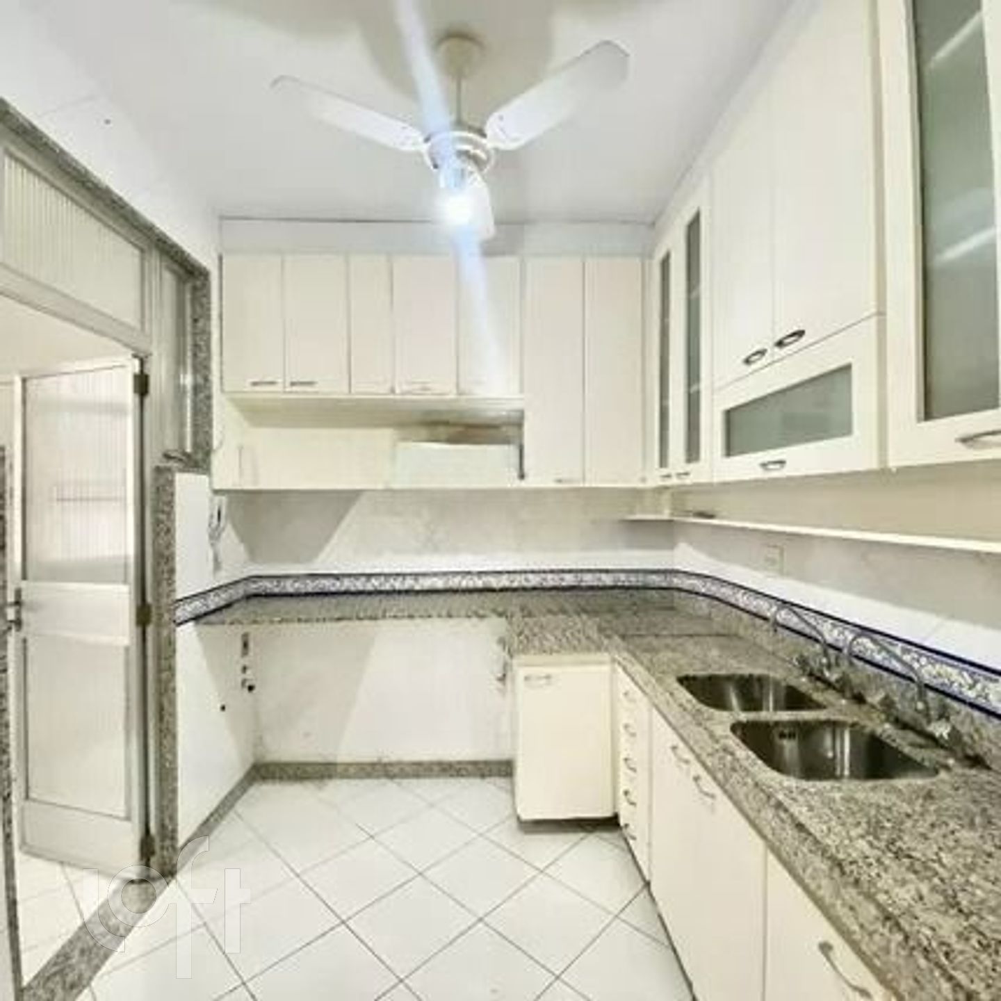 Apartamento à venda com 3 quartos, 130m² - Foto 4