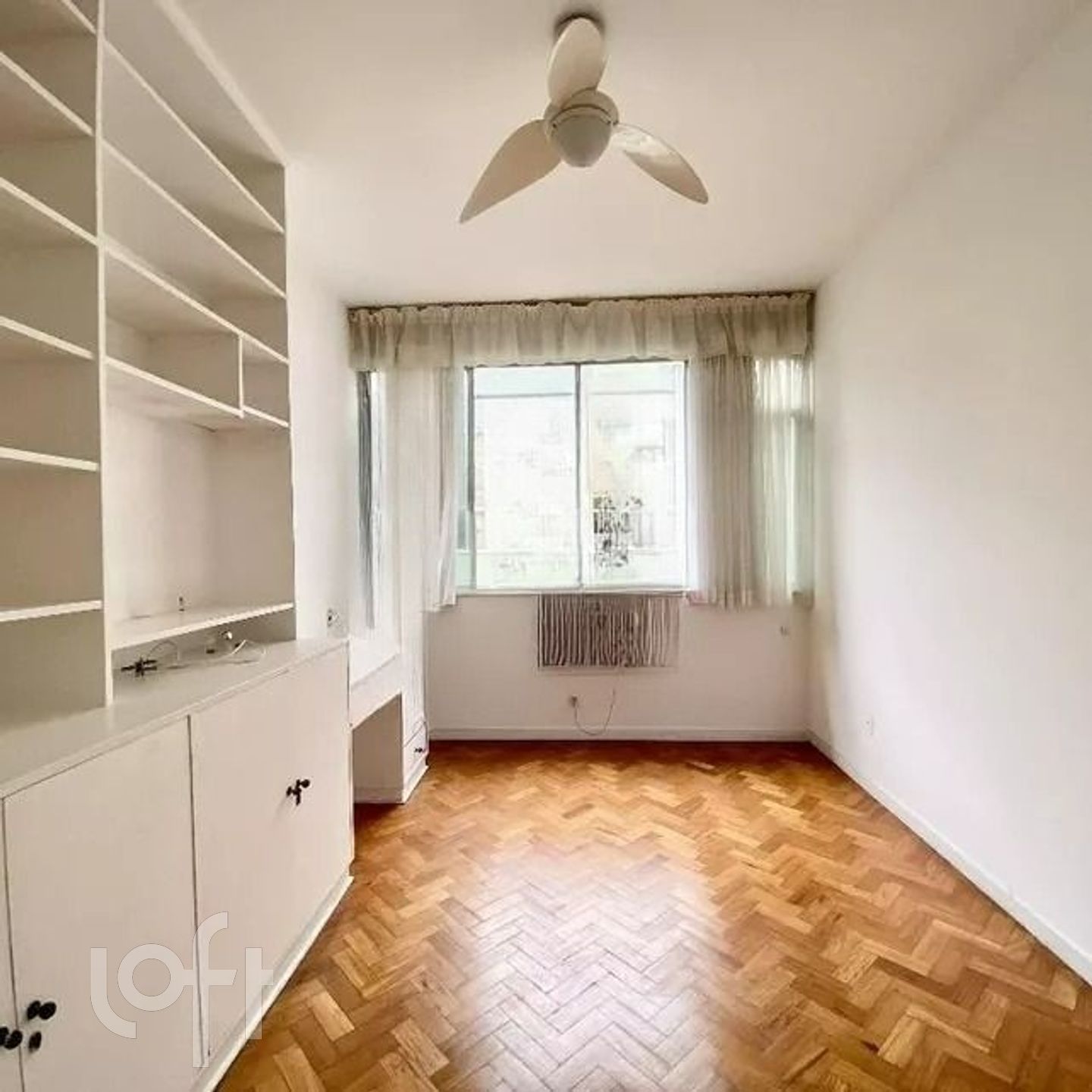 Apartamento à venda com 3 quartos, 130m² - Foto 2