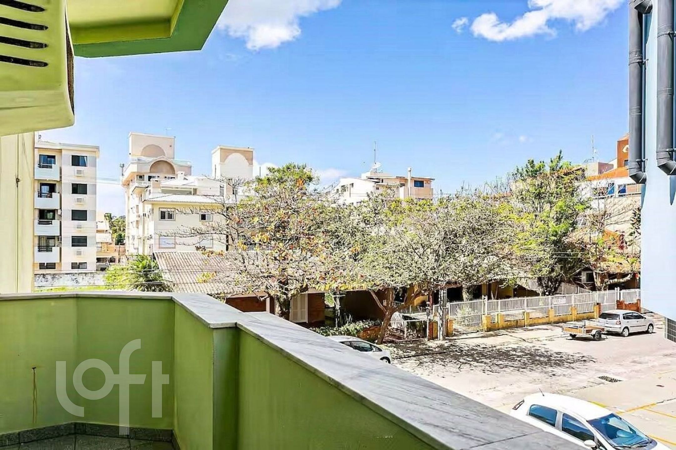 Apartamento à venda em Canasvieiras com 44 m², 1 quarto, 1 vaga
