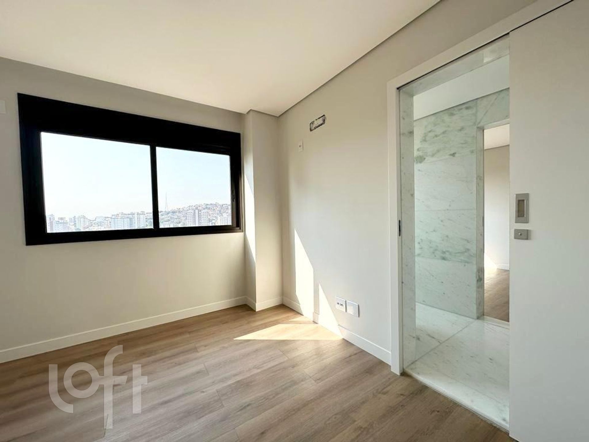 Apartamento à venda com 4 quartos, 186m² - Foto 4