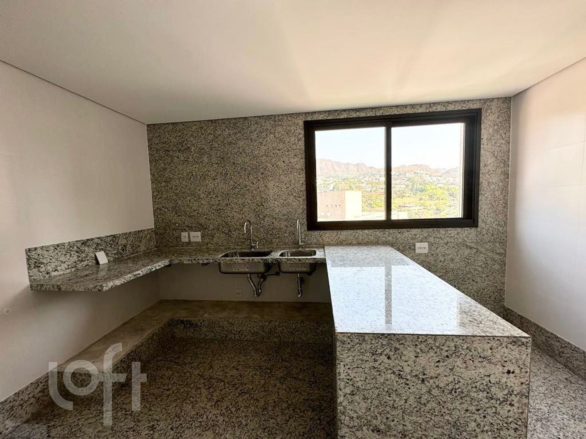 Apartamento à venda com 4 quartos, 186m² - Foto 13