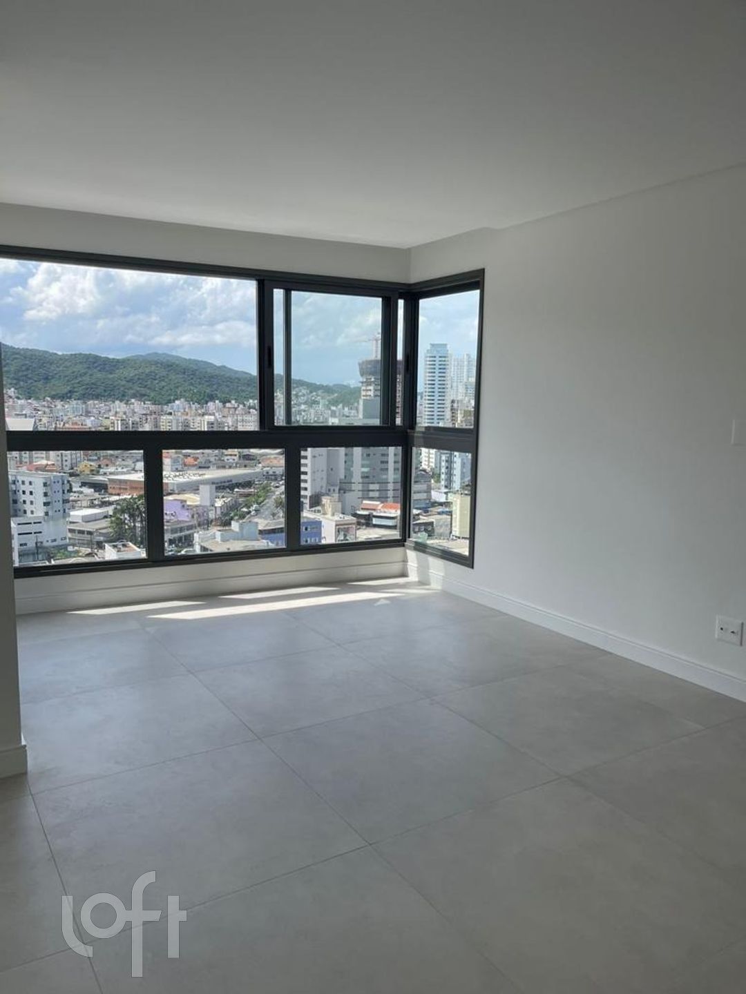 Apartamentos com 122m², 3 quartos, 3 suítes, 2 garagens, no bairro Centro em Balneário Camboriú