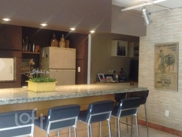 Casa com 440m², 3 dormitórios, 1 suíte, 4 vagas, Petrópolis em Porto Alegre