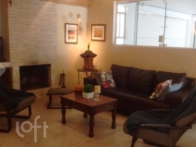 Casa com 440m², 3 dormitórios, 1 suíte, 4 vagas, Petrópolis em Porto Alegre