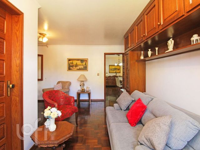 Casa com 292m², 3 dormitórios, 1 suíte, 3 vagas, Vila Ipiranga em Porto Alegre